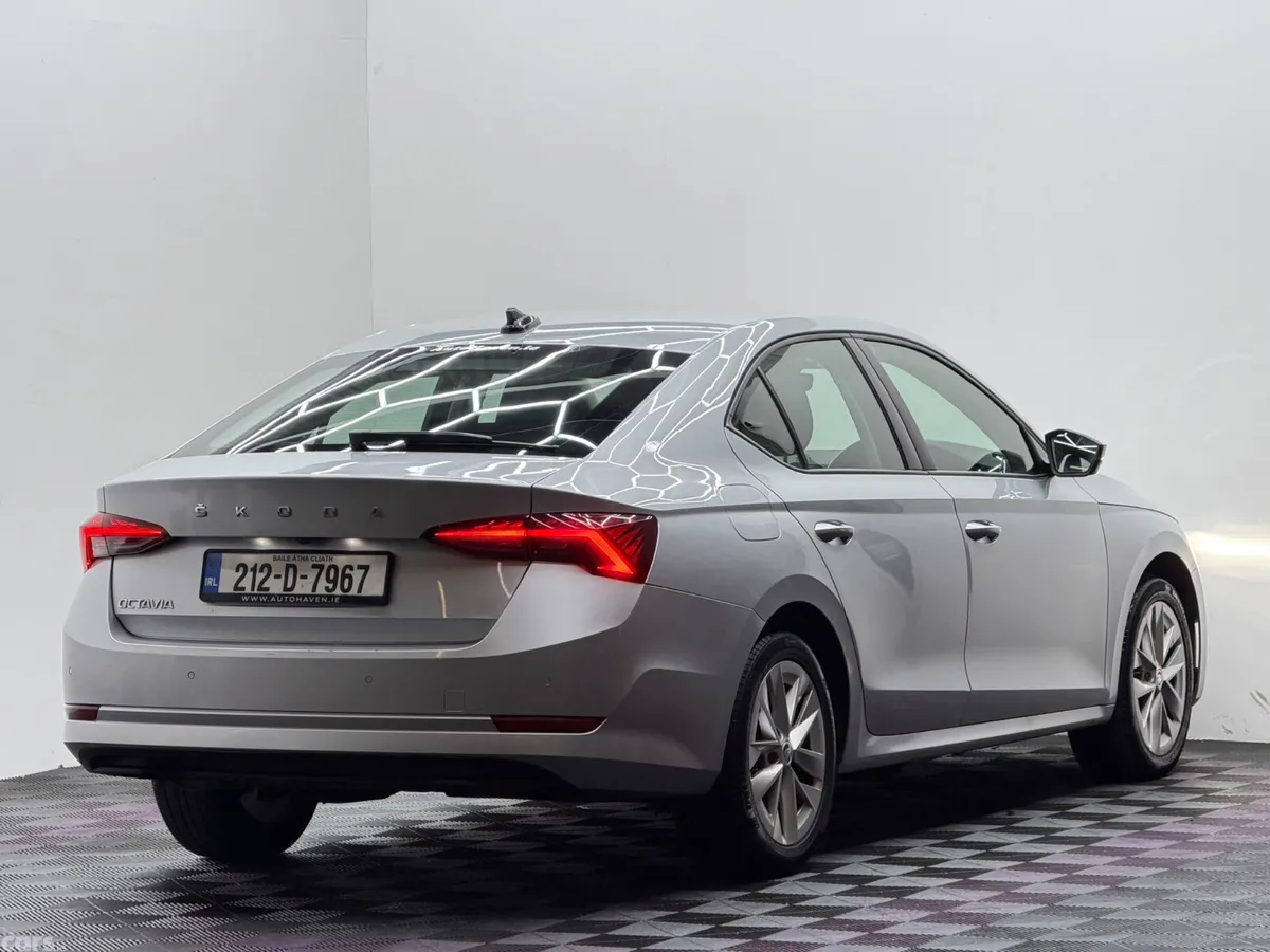 Skoda Octavia Saloon, Diesel, 2021, Grey