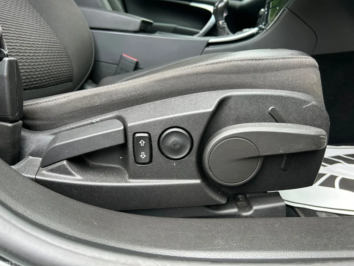 Opel Insignia Hatchback, Diesel, 2017, Grey