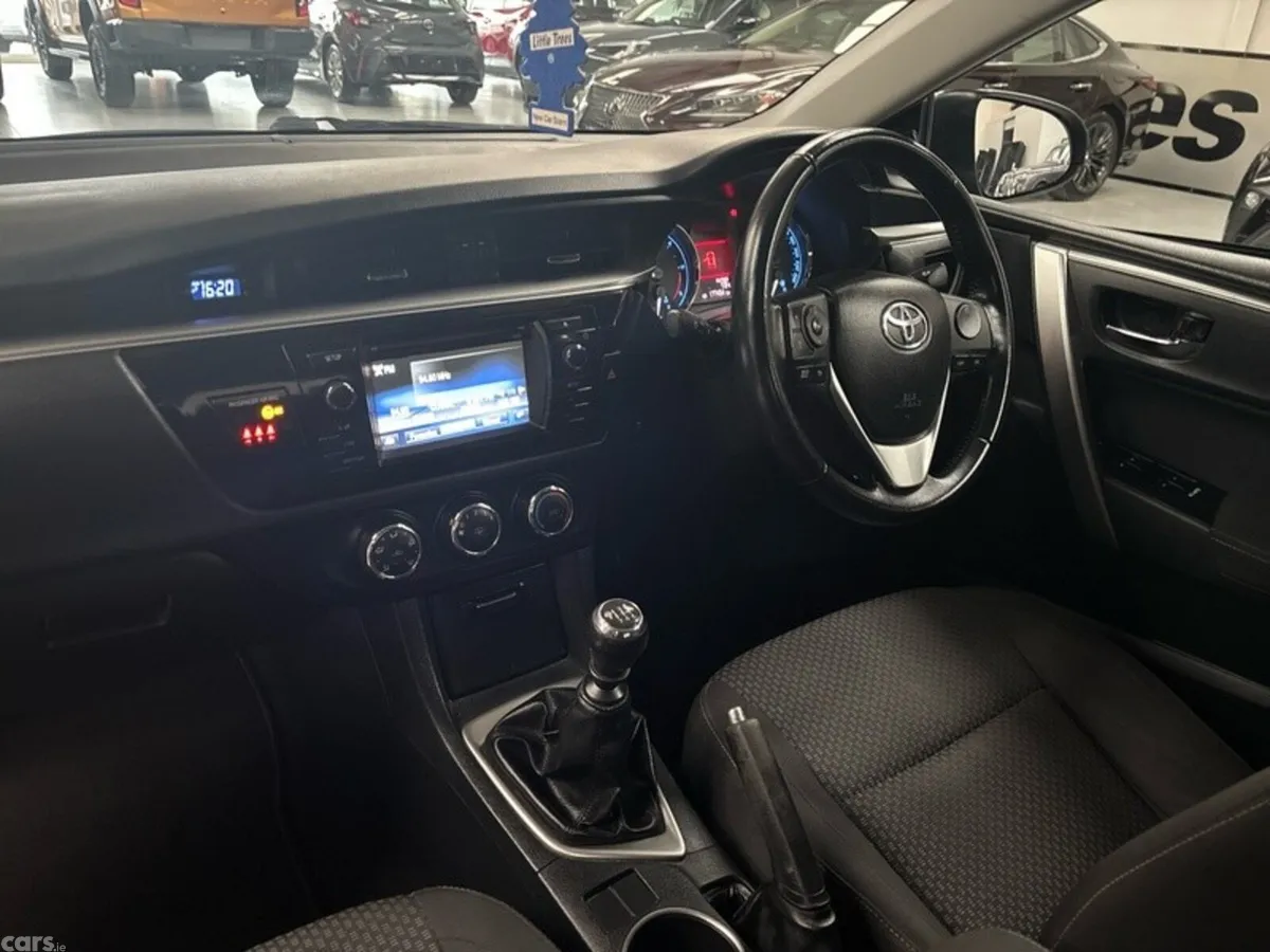 Toyota Corolla Saloon, Diesel, 2016, Black