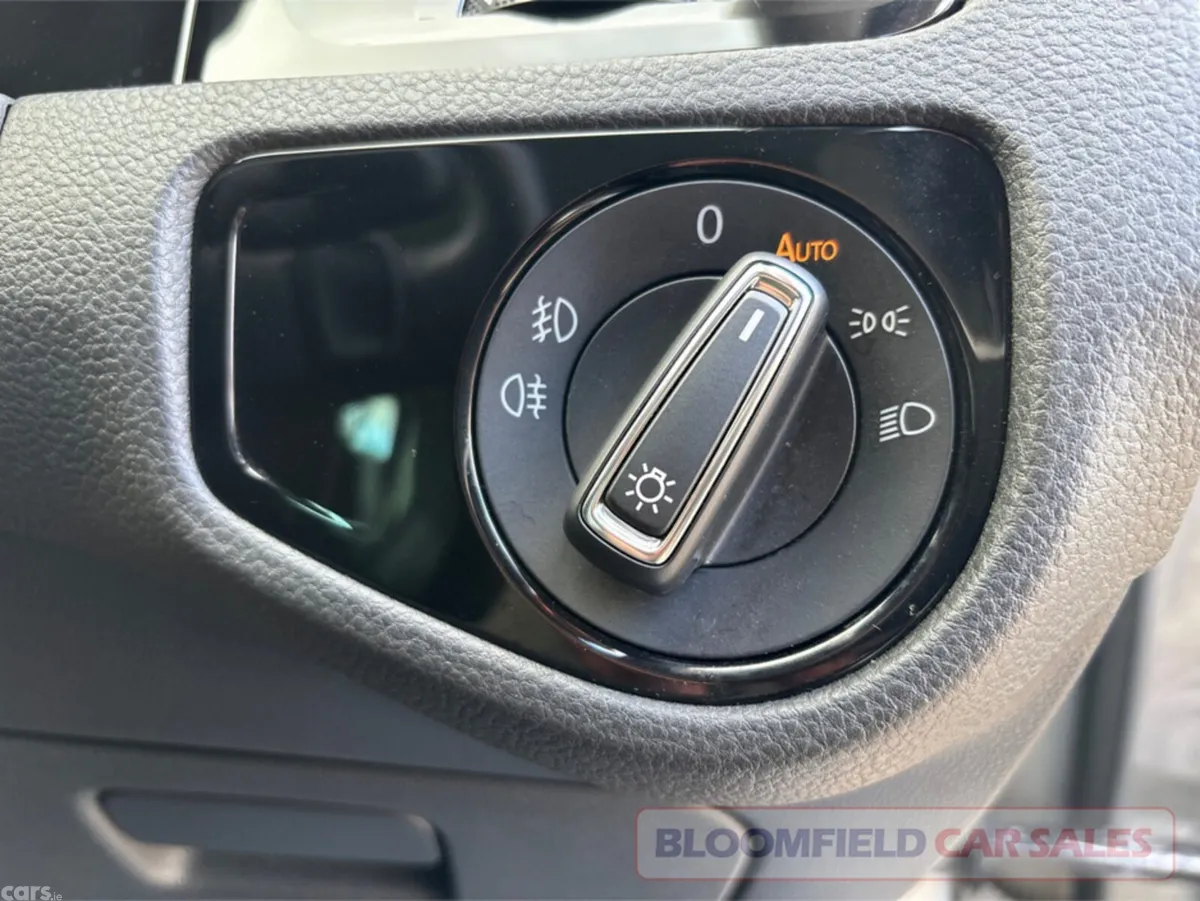 Volkswagen Golf Hatchback, Petrol, 2017, White
