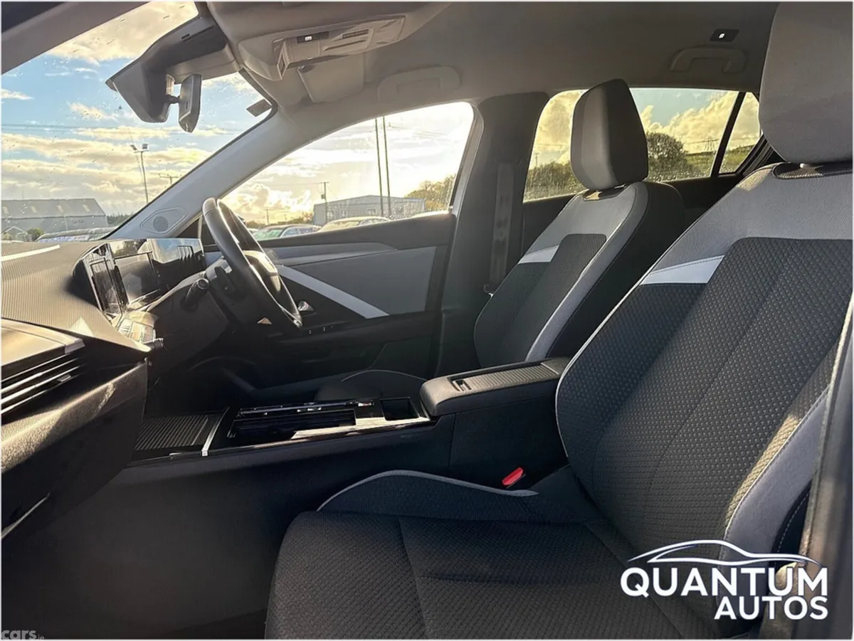 Opel Astra Hatchback, Diesel, 2024, Grey