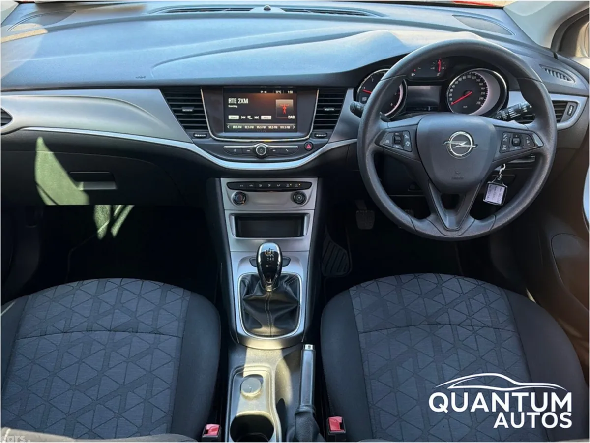 Opel Astra Hatchback, Diesel, 2019, Red