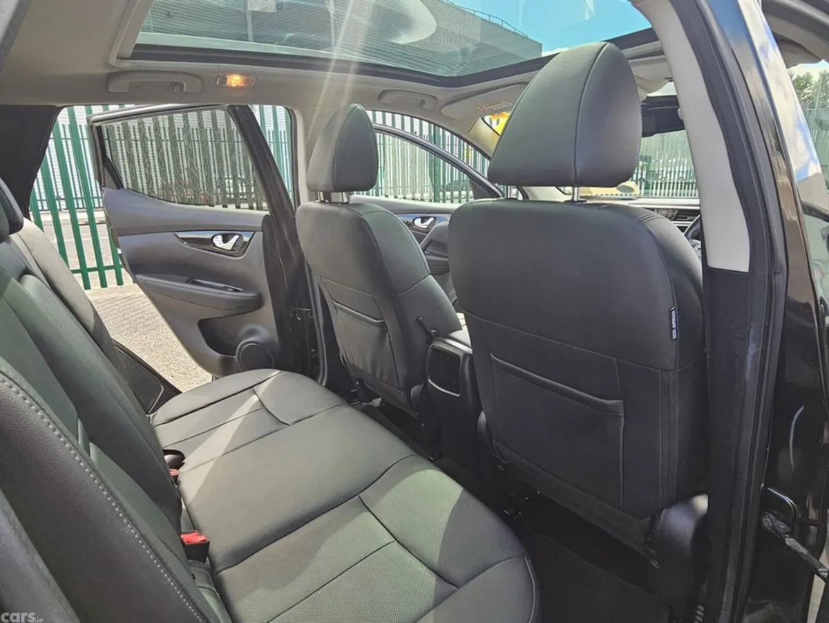 Nissan Qashqai MPV, Petrol, 2017, Black