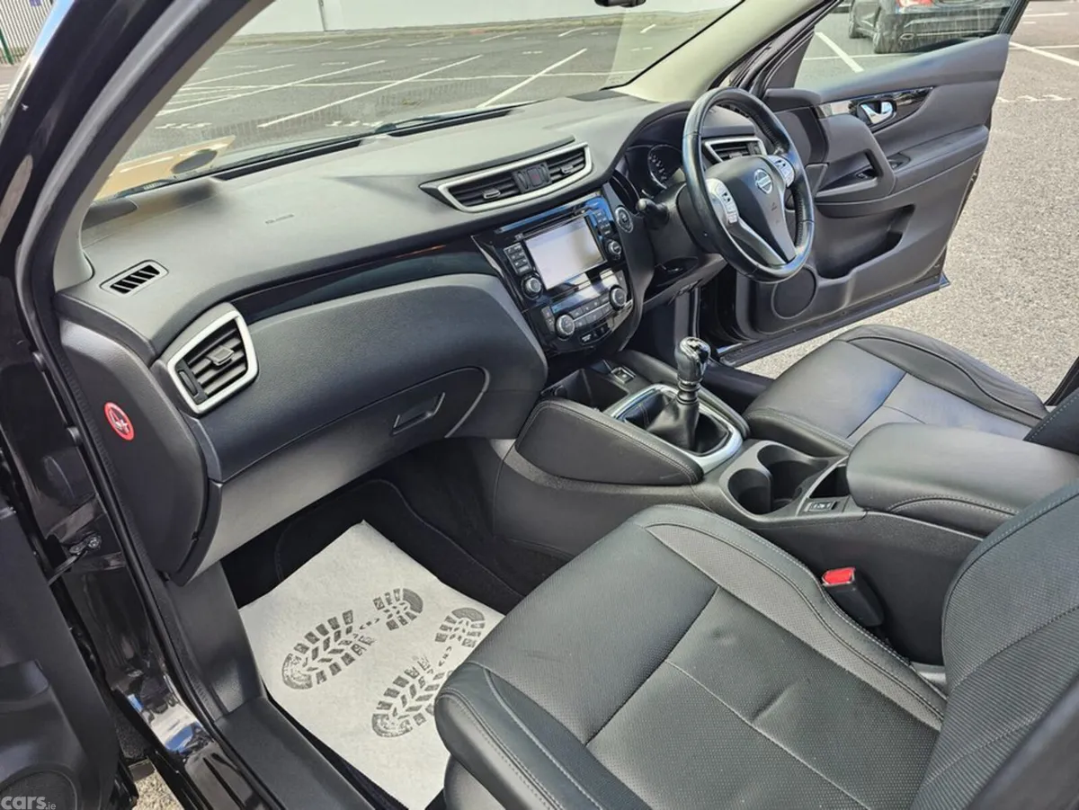 Nissan Qashqai MPV, Petrol, 2017, Black