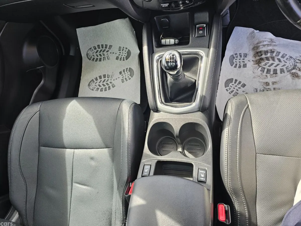 Nissan Qashqai MPV, Petrol, 2017, Black