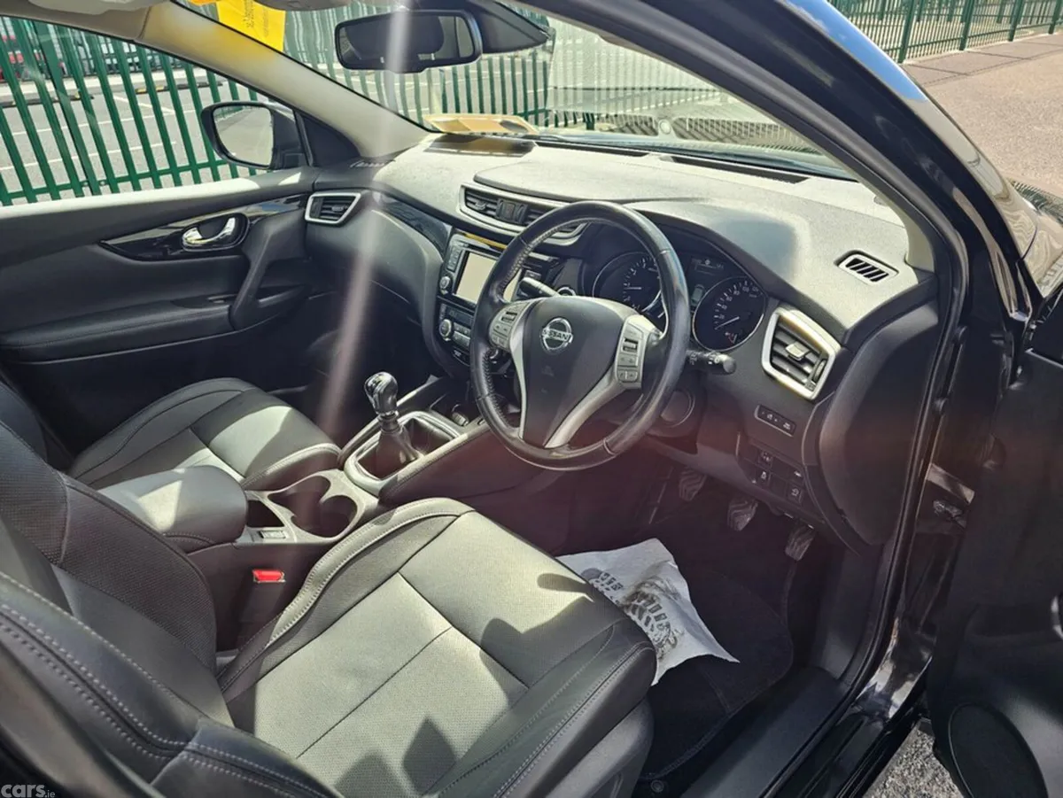 Nissan Qashqai MPV, Petrol, 2017, Black