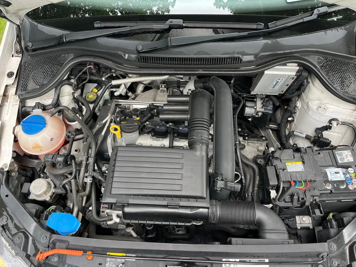 Volkswagen Polo Hatchback, Petrol, 2015, Silver