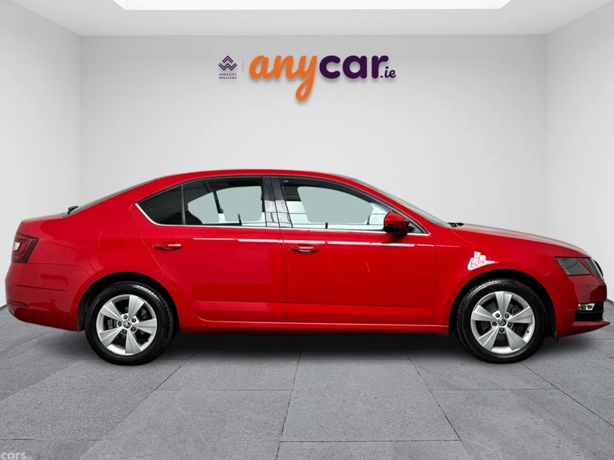 Skoda Octavia Saloon, Petrol, 2019, Red