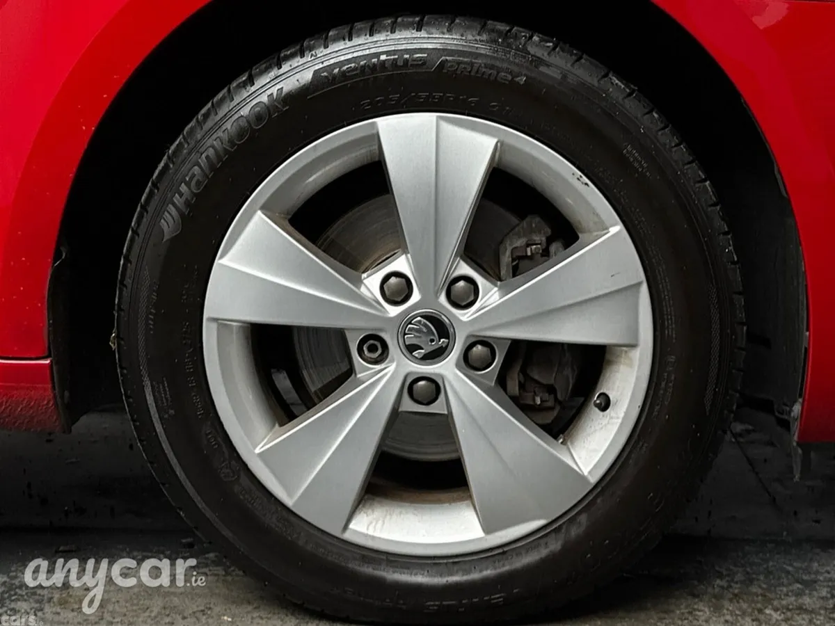 Skoda Octavia Saloon, Petrol, 2019, Red