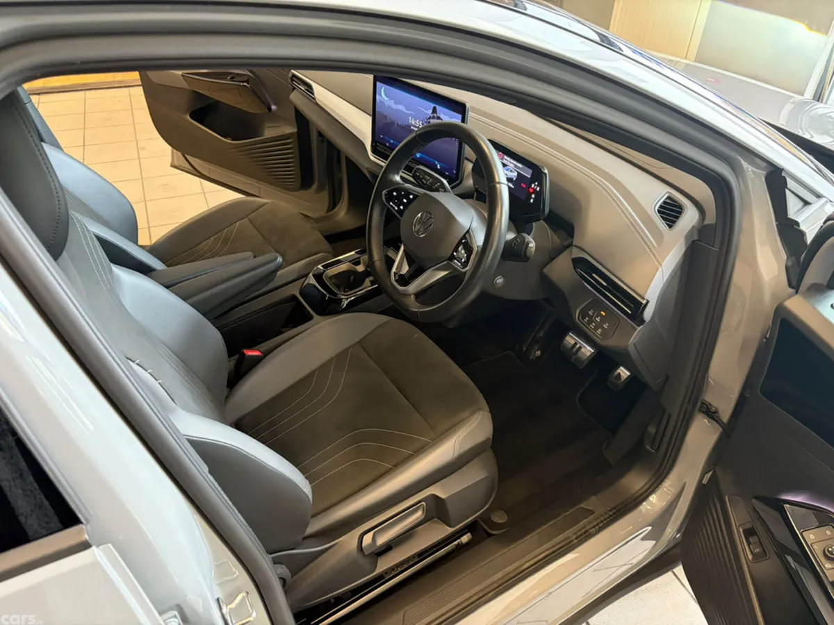 Volkswagen ID.5 Hatchback, Electric, 2025, Grey