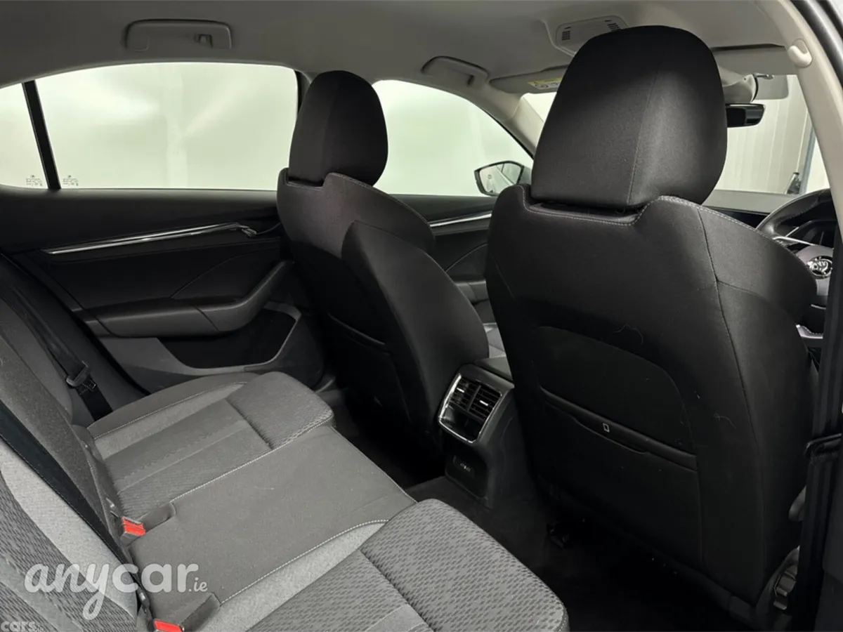 Skoda Octavia Saloon, Petrol, 2021, Grey