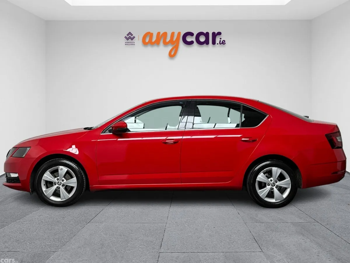 Skoda Octavia Saloon, Petrol, 2019, Red