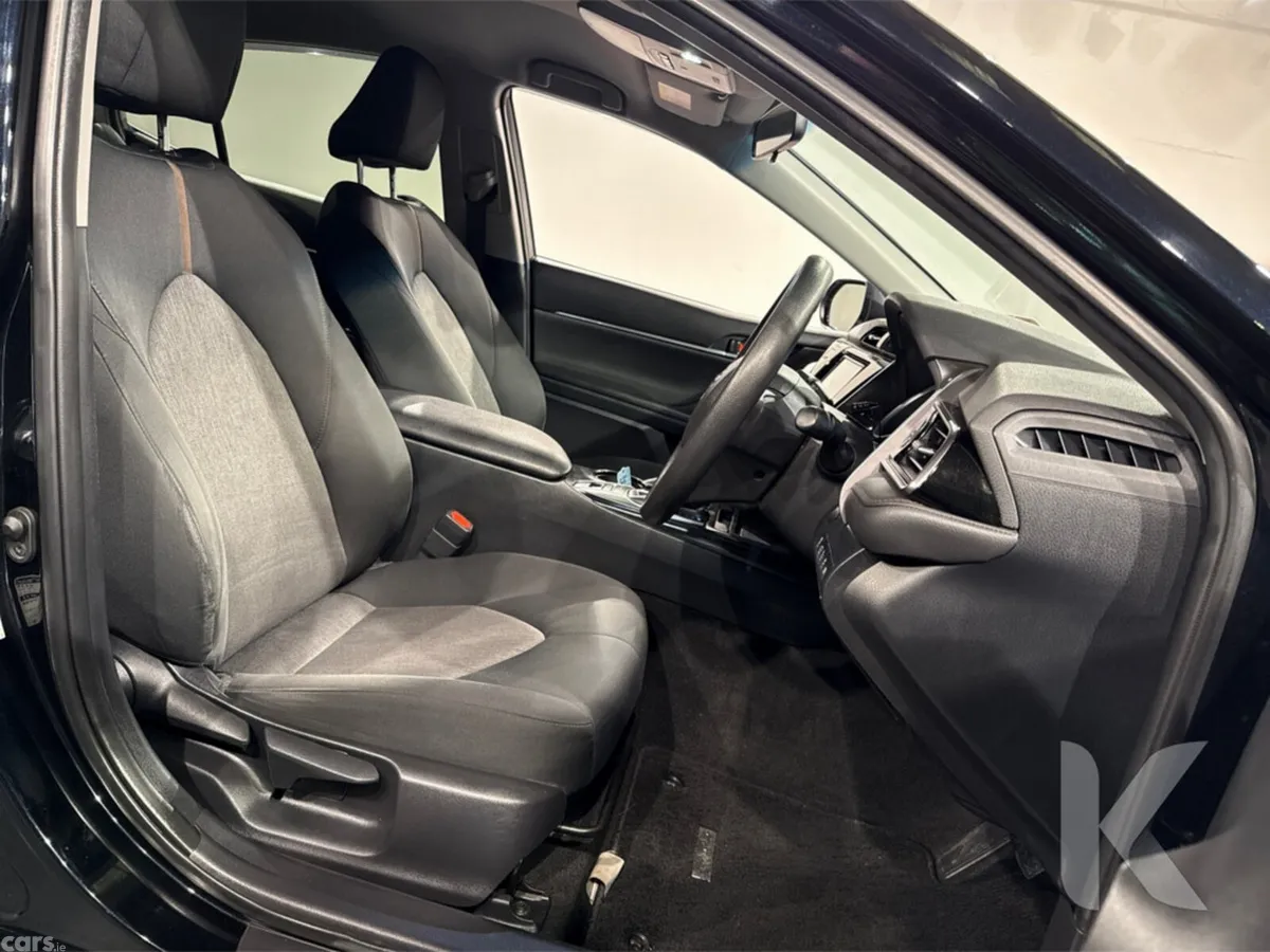 Toyota Camry Saloon, Petrol Hybrid, 2019, Black