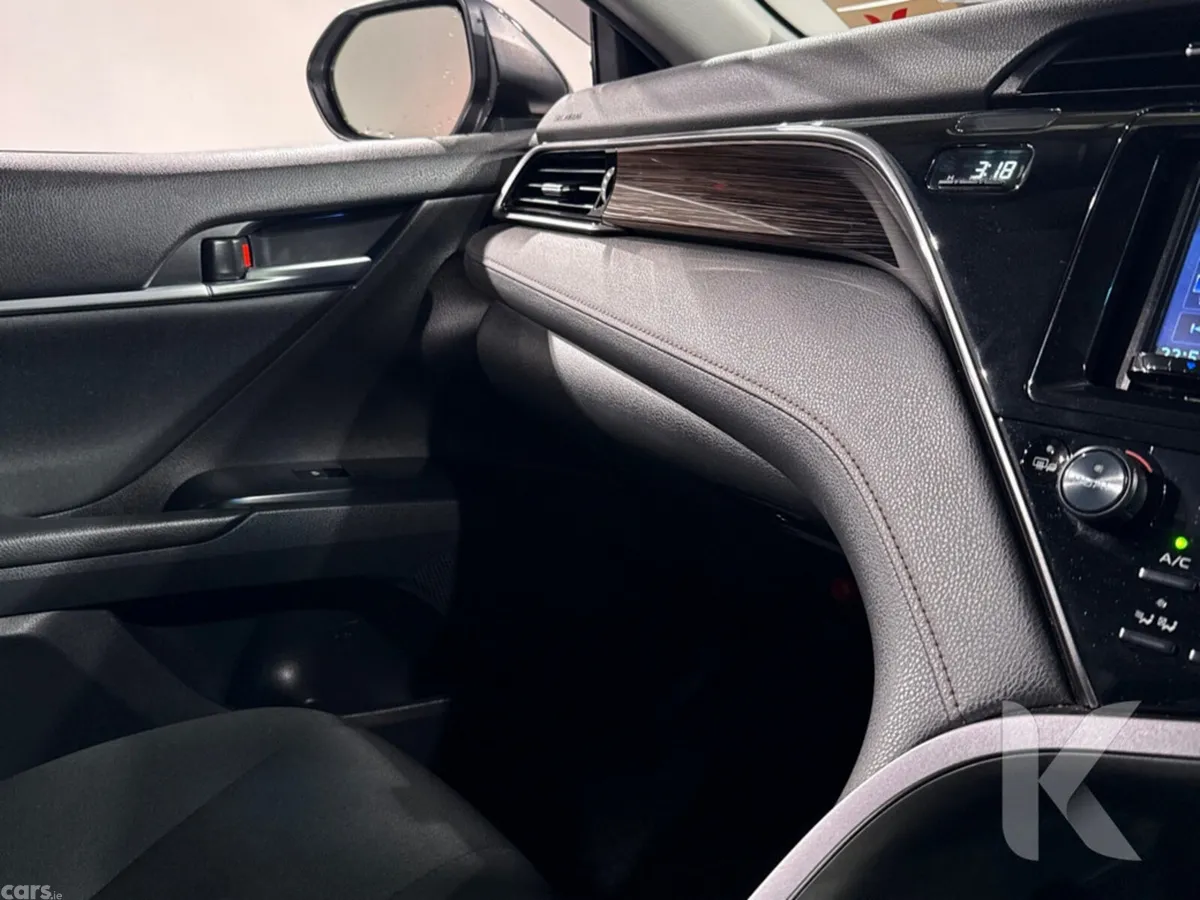 Toyota Camry Saloon, Petrol Hybrid, 2019, Black