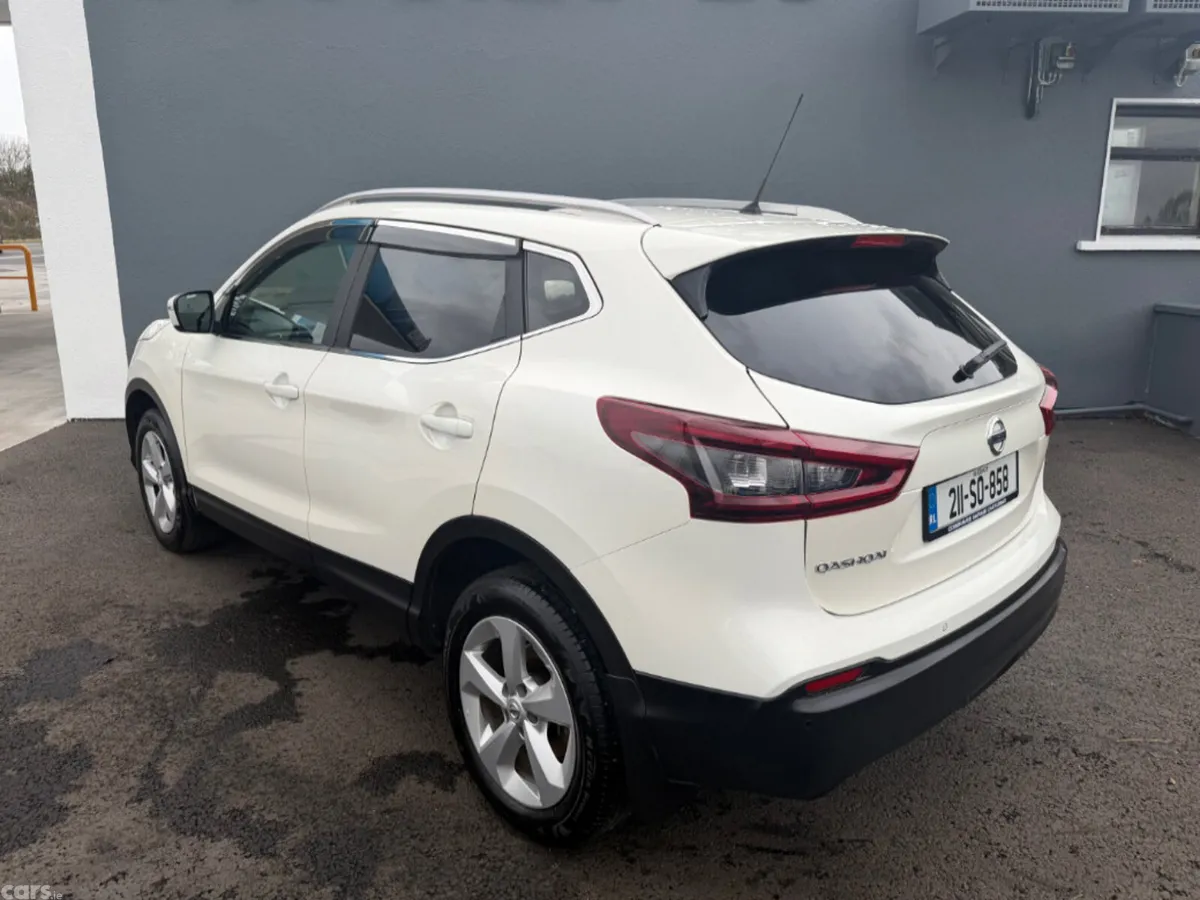 Nissan Qashqai MPV, Petrol, 2021, White