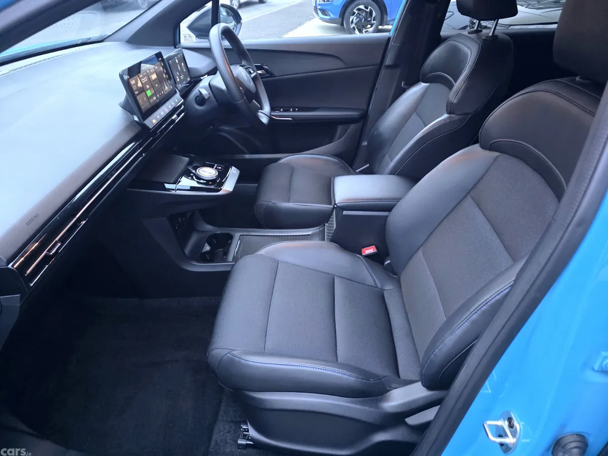 MG MG4 Hatchback, Electric, 2023, Blue