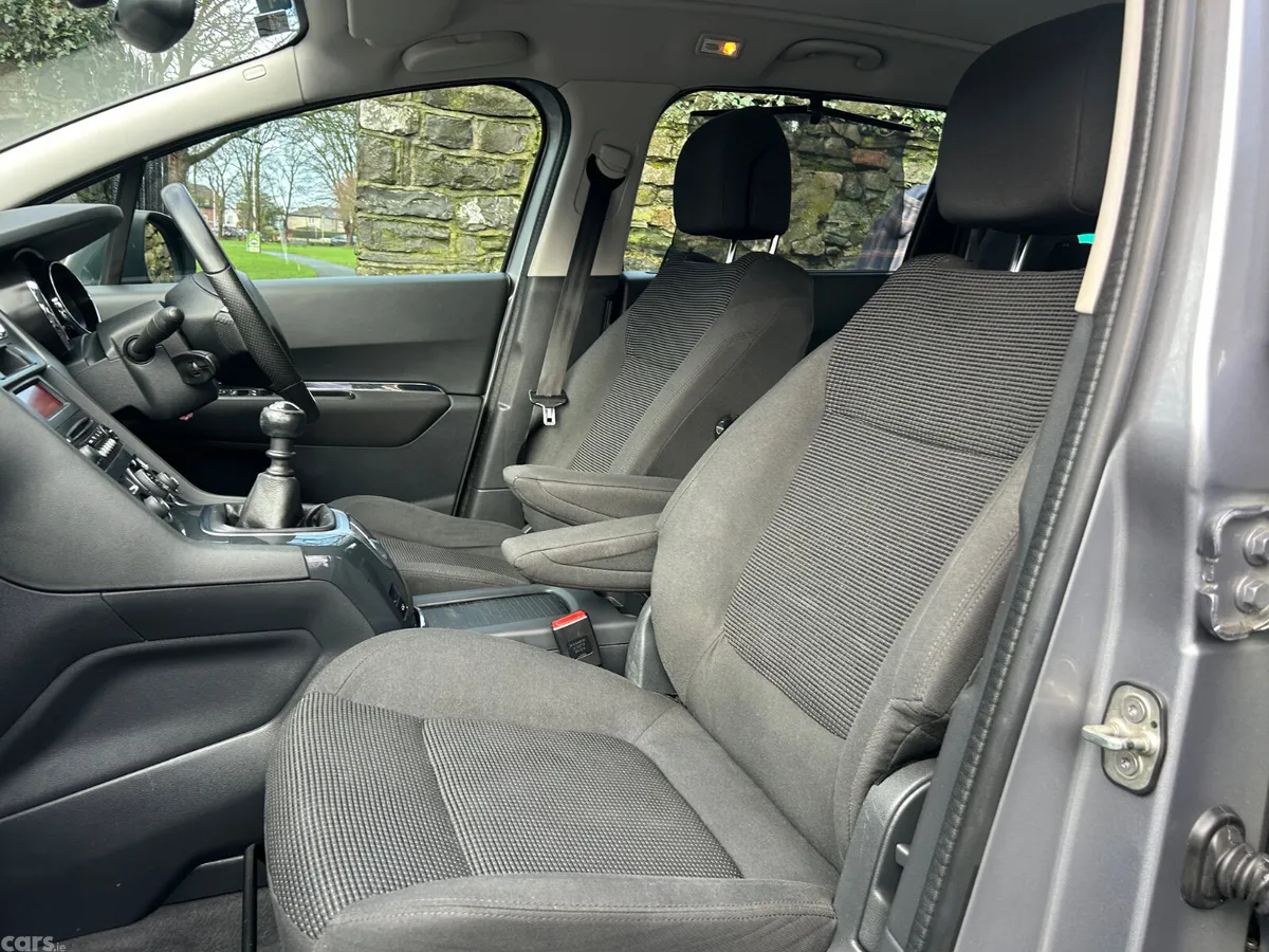 Peugeot 5008 MPV, Petrol, 2017, Grey