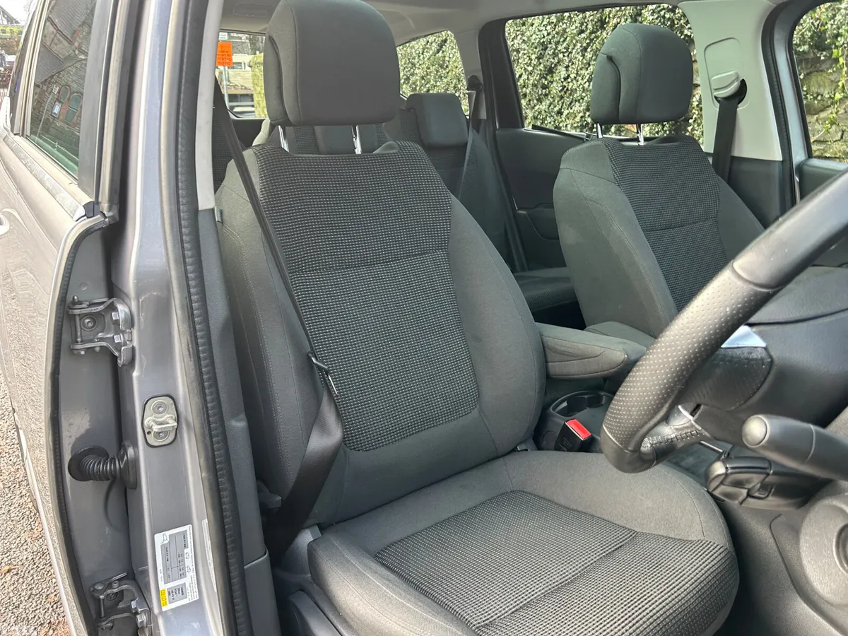 Peugeot 5008 MPV, Petrol, 2017, Grey