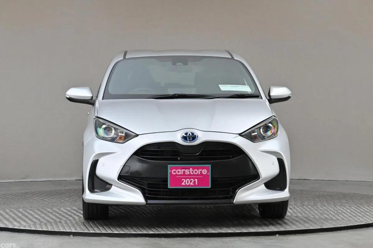 Toyota Yaris Hatchback, Petrol Hybrid, 2021, Silver