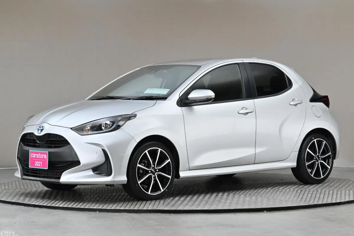 Toyota Yaris Hatchback, Petrol Hybrid, 2021, Silver