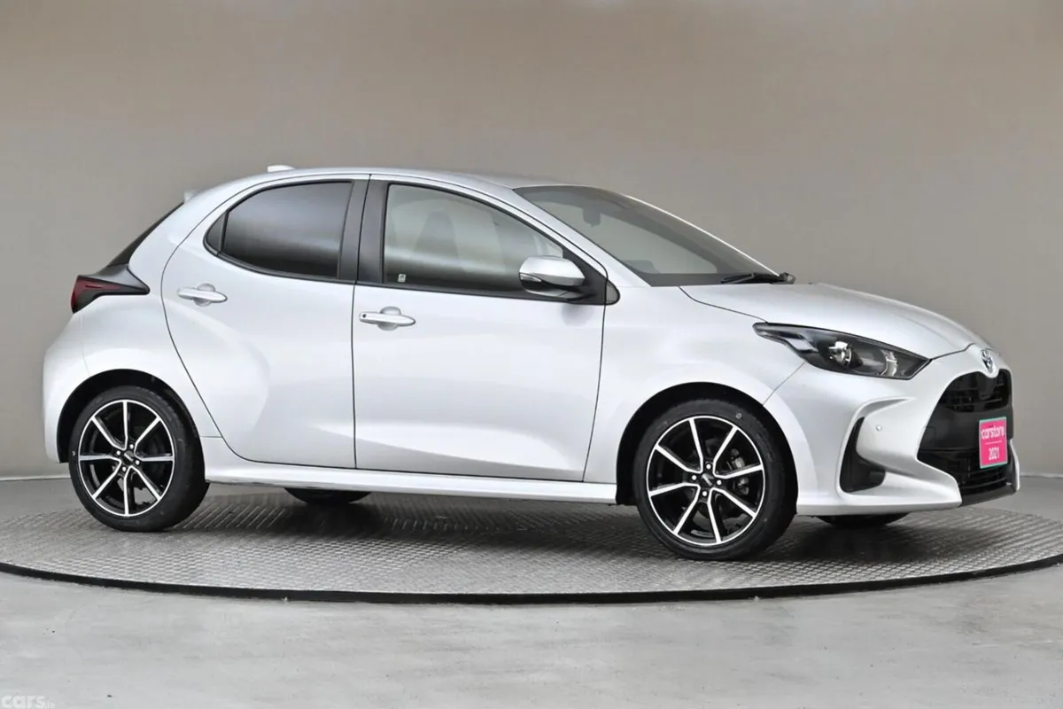 Toyota Yaris Hatchback, Petrol Hybrid, 2021, Silver