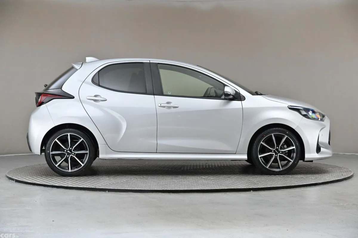 Toyota Yaris Hatchback, Petrol Hybrid, 2021, Silver