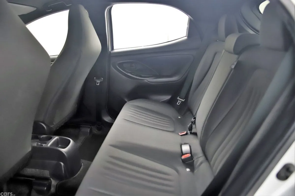 Toyota Yaris Hatchback, Petrol Hybrid, 2021, Silver