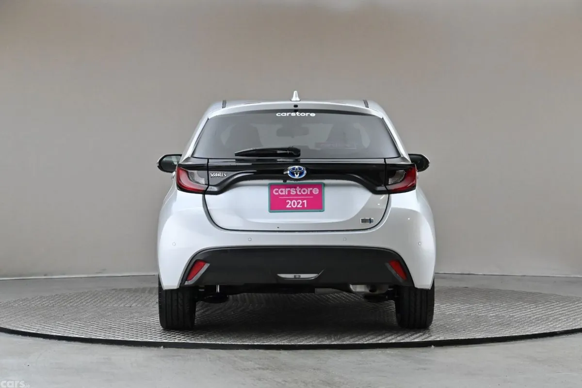 Toyota Yaris Hatchback, Petrol Hybrid, 2021, Silver
