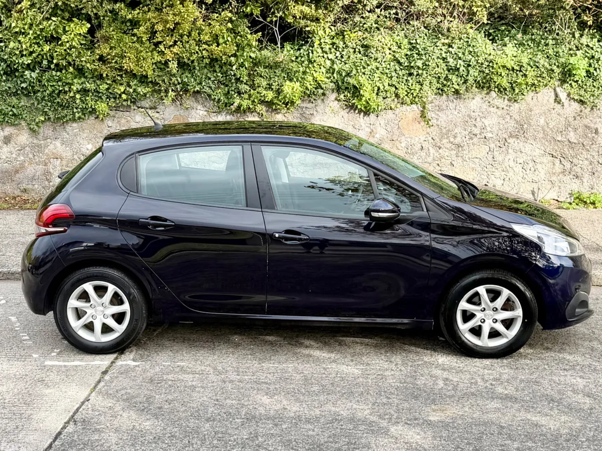 Peugeot 208 Hatchback, Petrol, 2016, Blue
