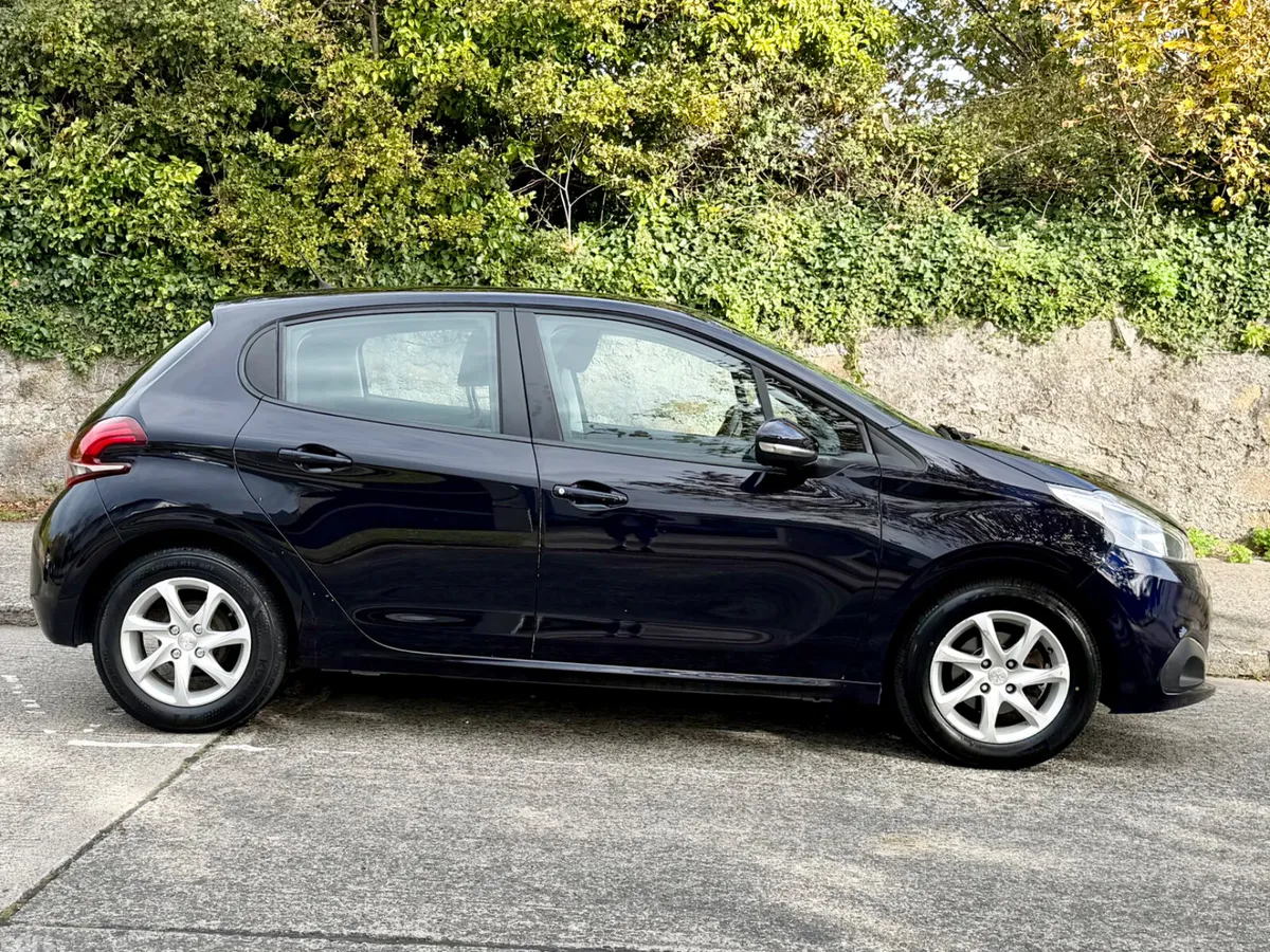 Peugeot 208 Hatchback, Petrol, 2016, Blue