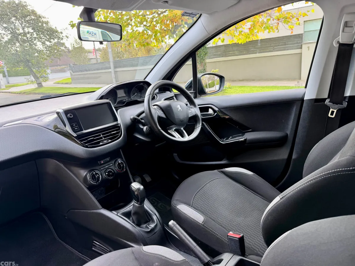 Peugeot 208 Hatchback, Petrol, 2016, Blue