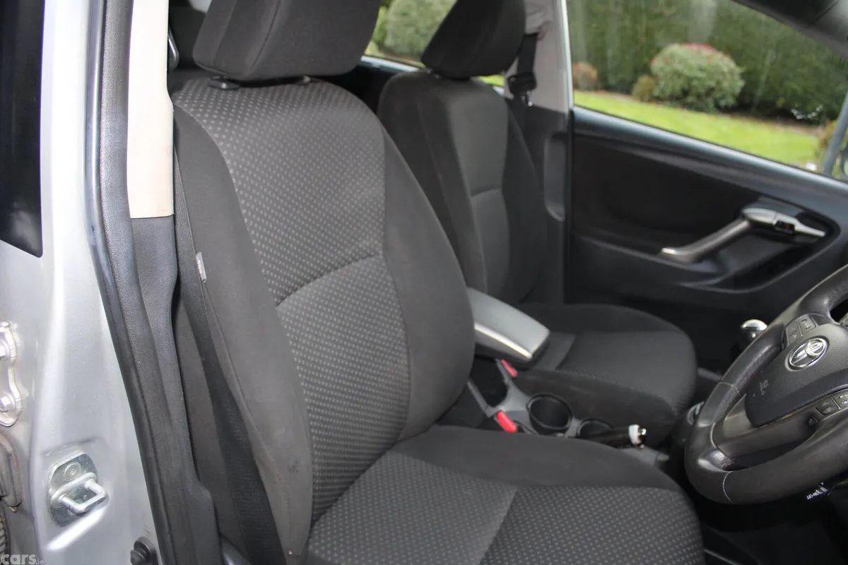 Toyota Verso MPV, Diesel, 2010, Silver