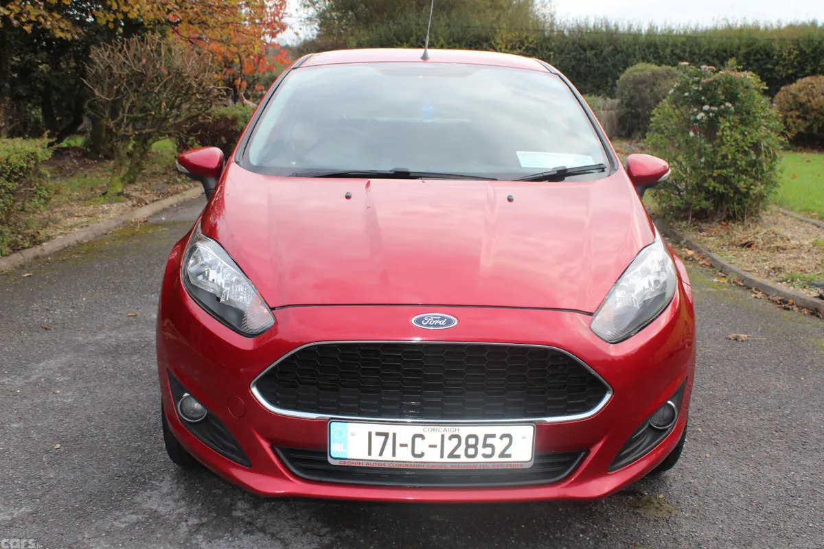 Ford Fiesta Hatchback, Petrol, 2017, Red