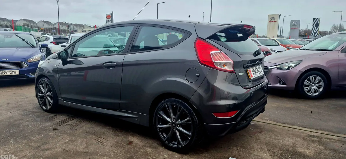 Ford Fiesta Hatchback, Petrol, 2016, Grey