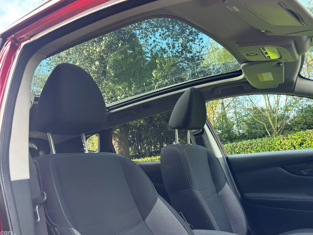 Nissan Qashqai MPV, Diesel, 2018, Red