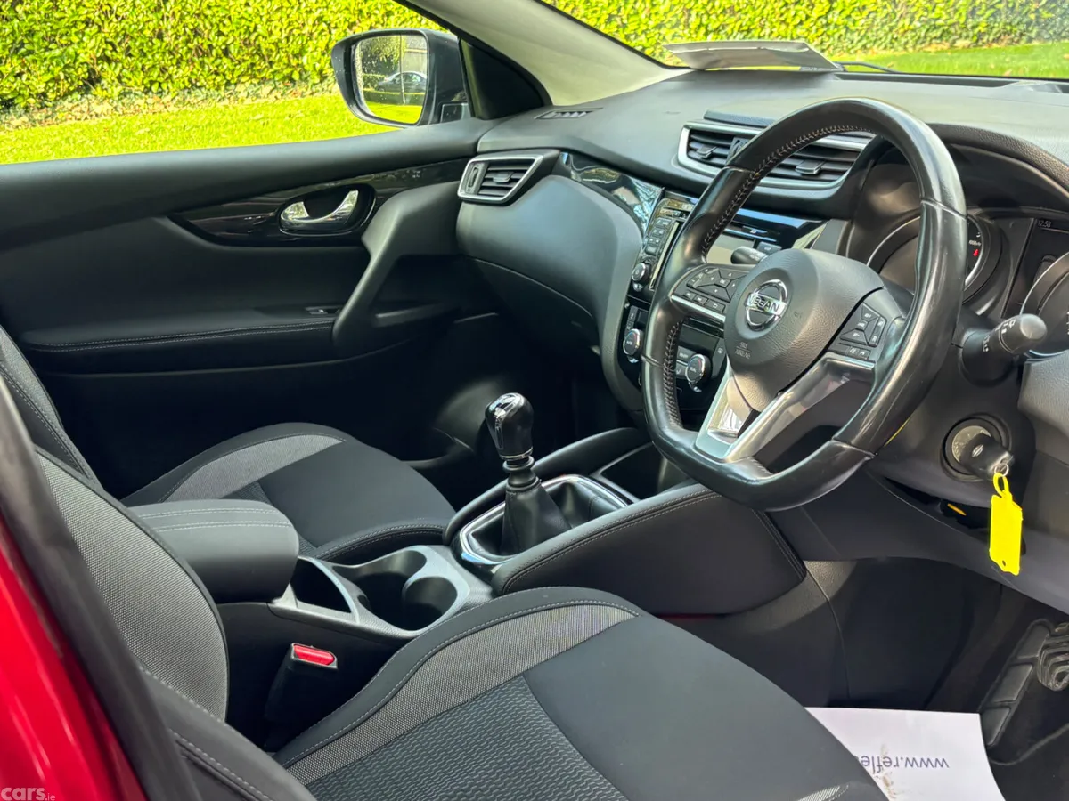 Nissan Qashqai MPV, Diesel, 2018, Red