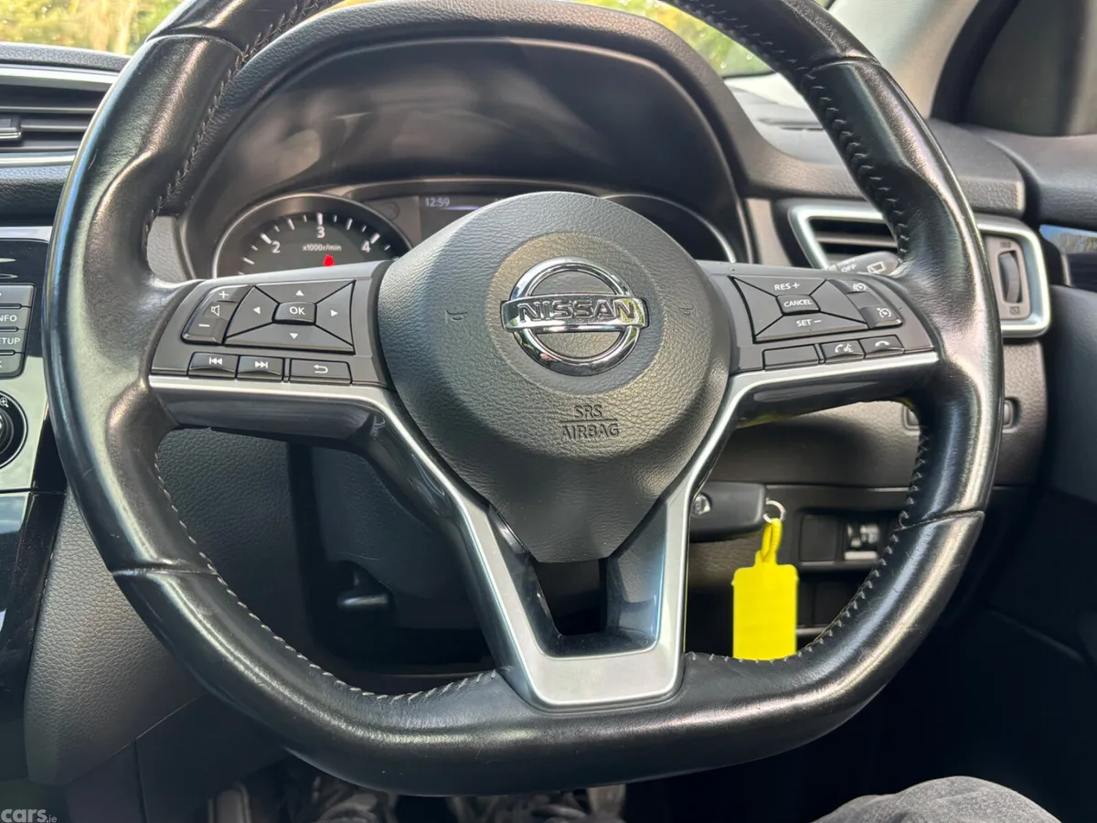 Nissan Qashqai MPV, Diesel, 2018, Red