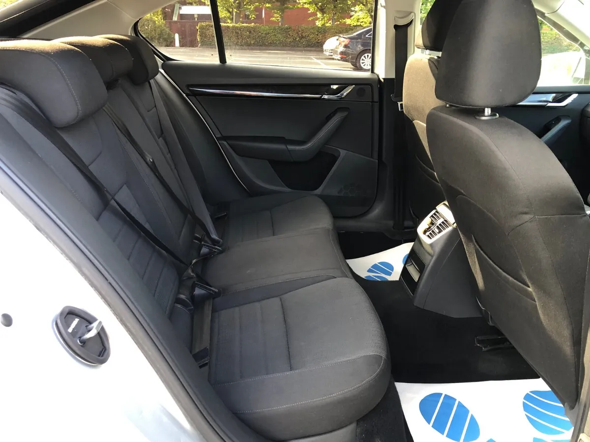 Skoda Octavia Saloon, Diesel, 2016, Silver