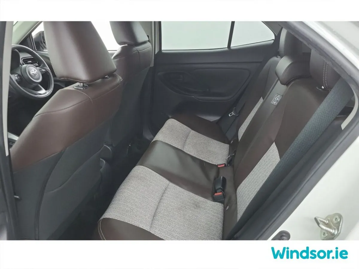 Toyota Yaris Cross SUV, Petrol Hybrid, 2021, White