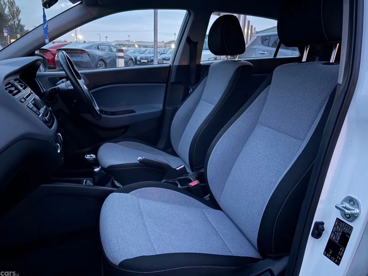 Hyundai i20 Hatchback, Petrol, 2015, White