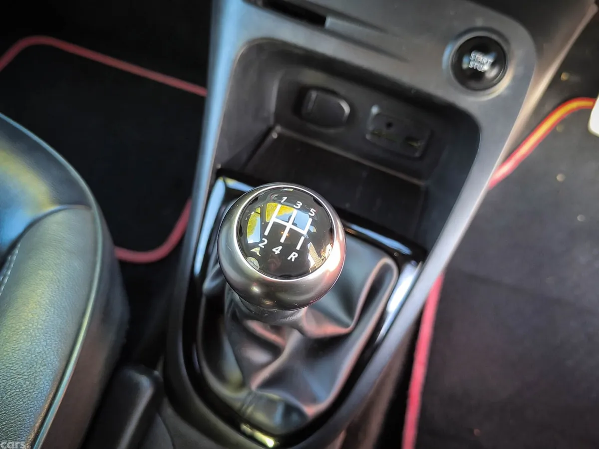 Renault Captur Hatchback, Diesel, 2017, Red