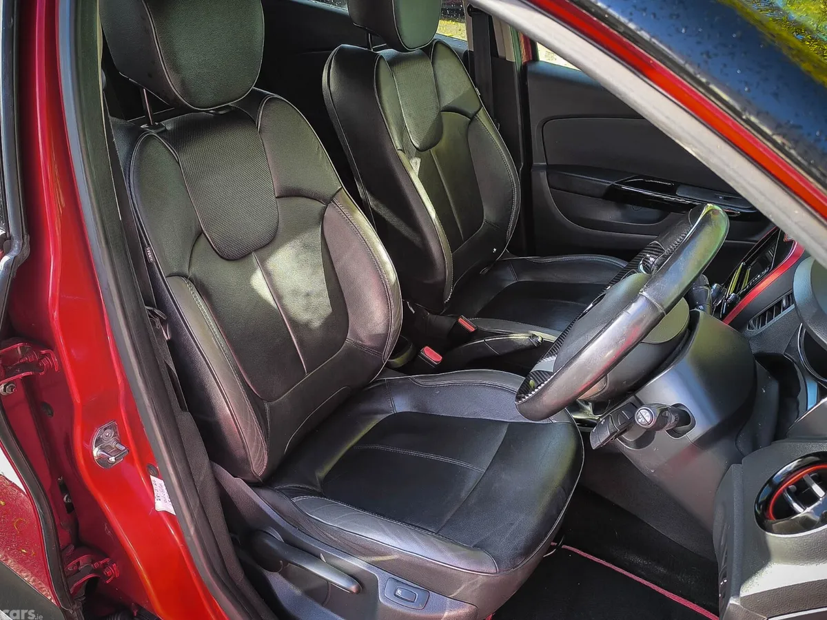 Renault Captur Hatchback, Diesel, 2017, Red