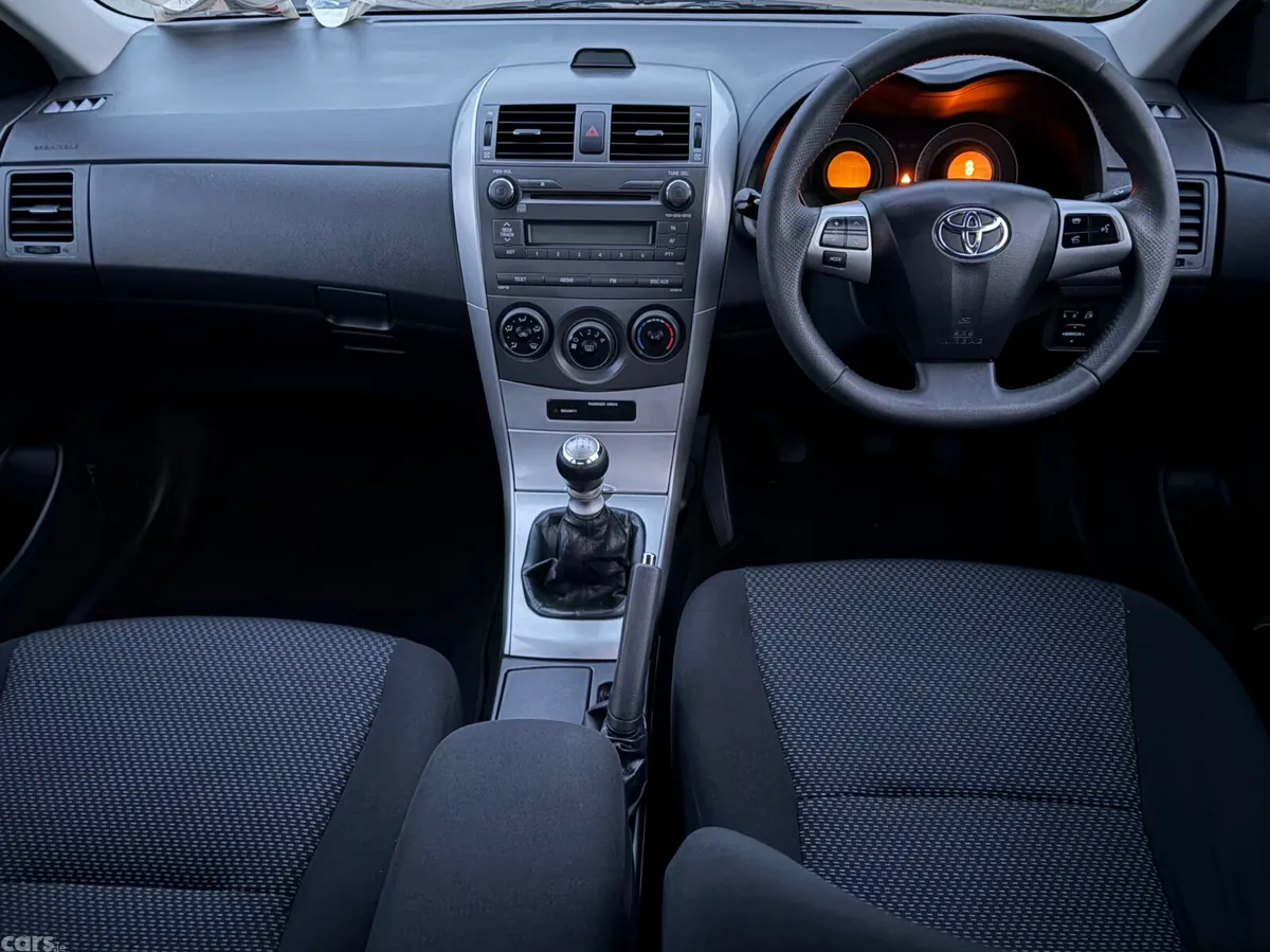 Toyota Corolla Saloon, Diesel, 2011, Silver