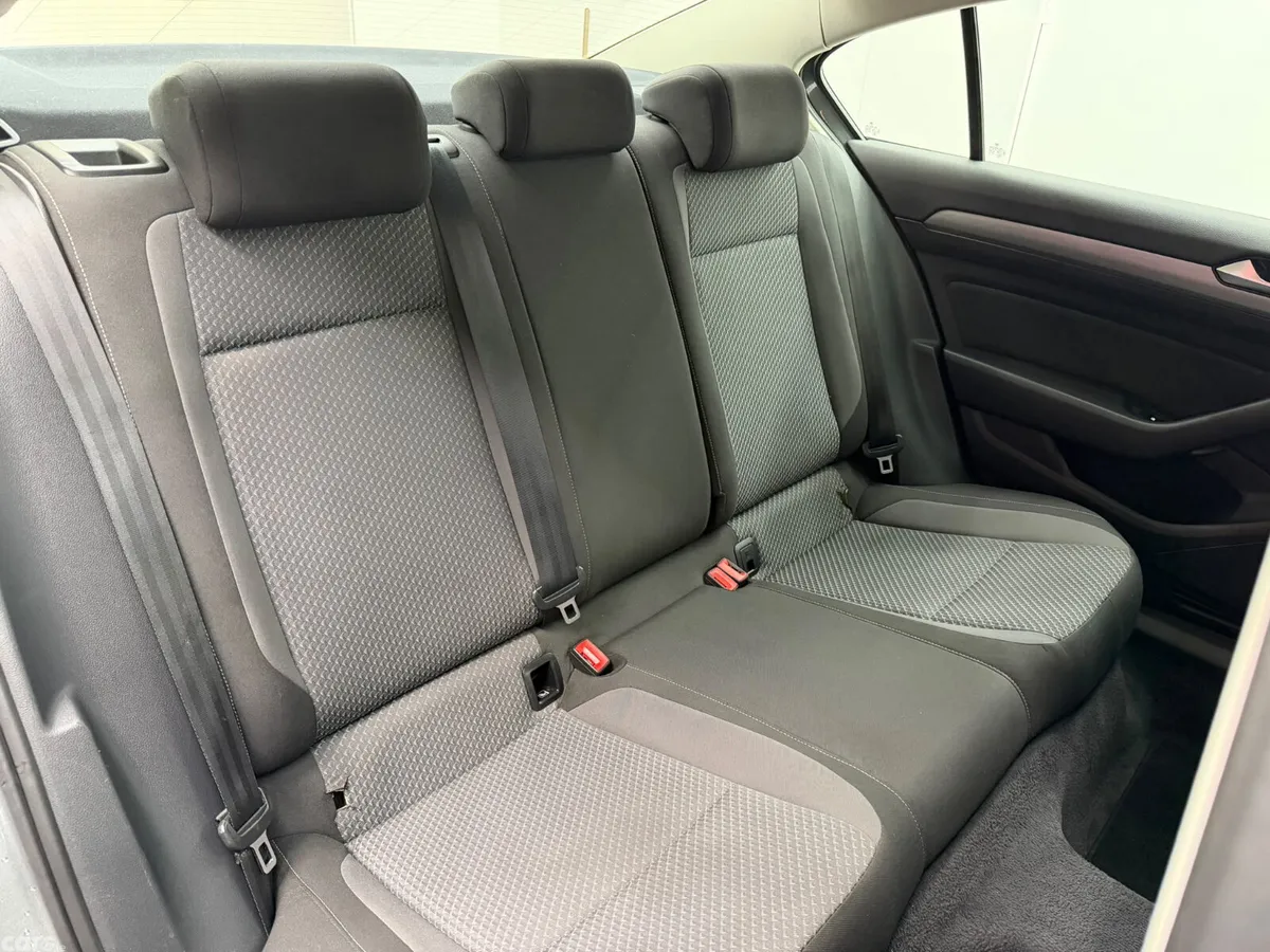 Volkswagen Passat Saloon, Diesel, 2017, Grey