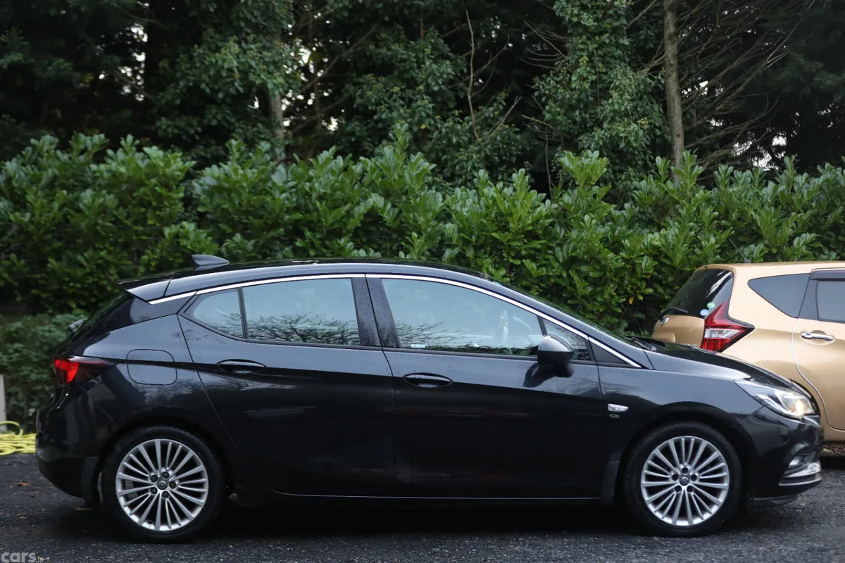 Opel Astra Hatchback, Diesel, 2015, Black