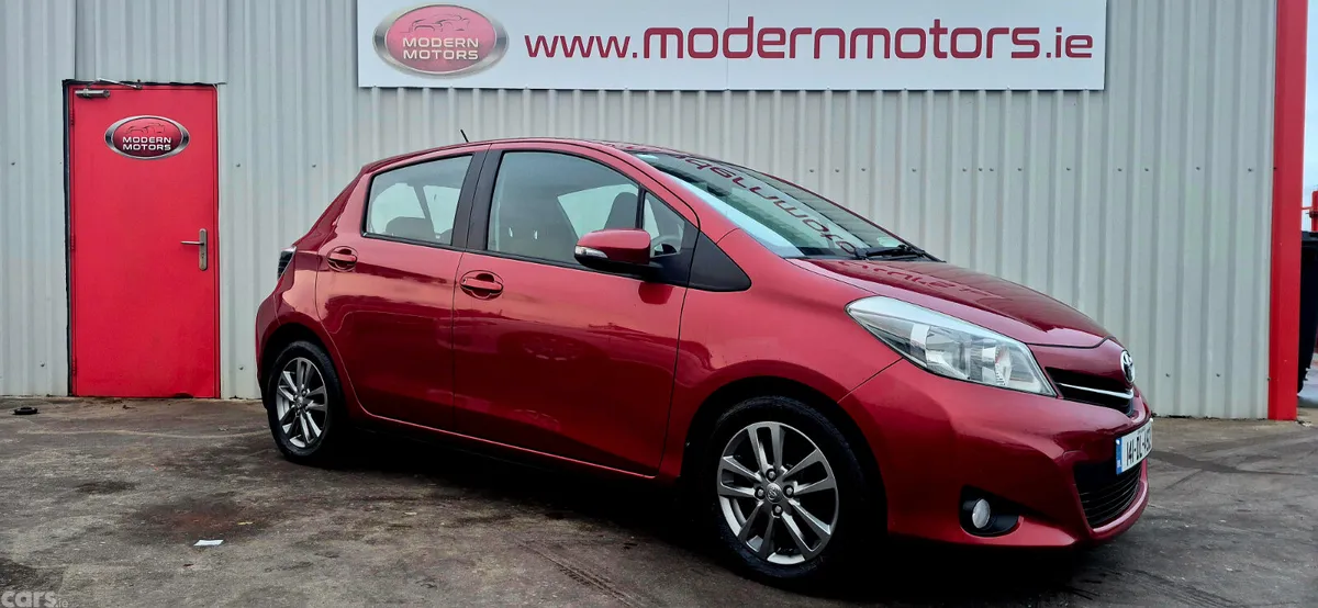 Toyota Yaris Hatchback, Diesel, 2014, Red
