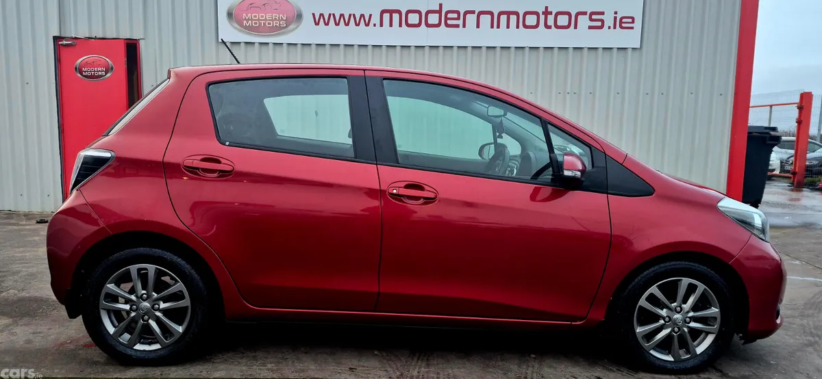 Toyota Yaris Hatchback, Diesel, 2014, Red
