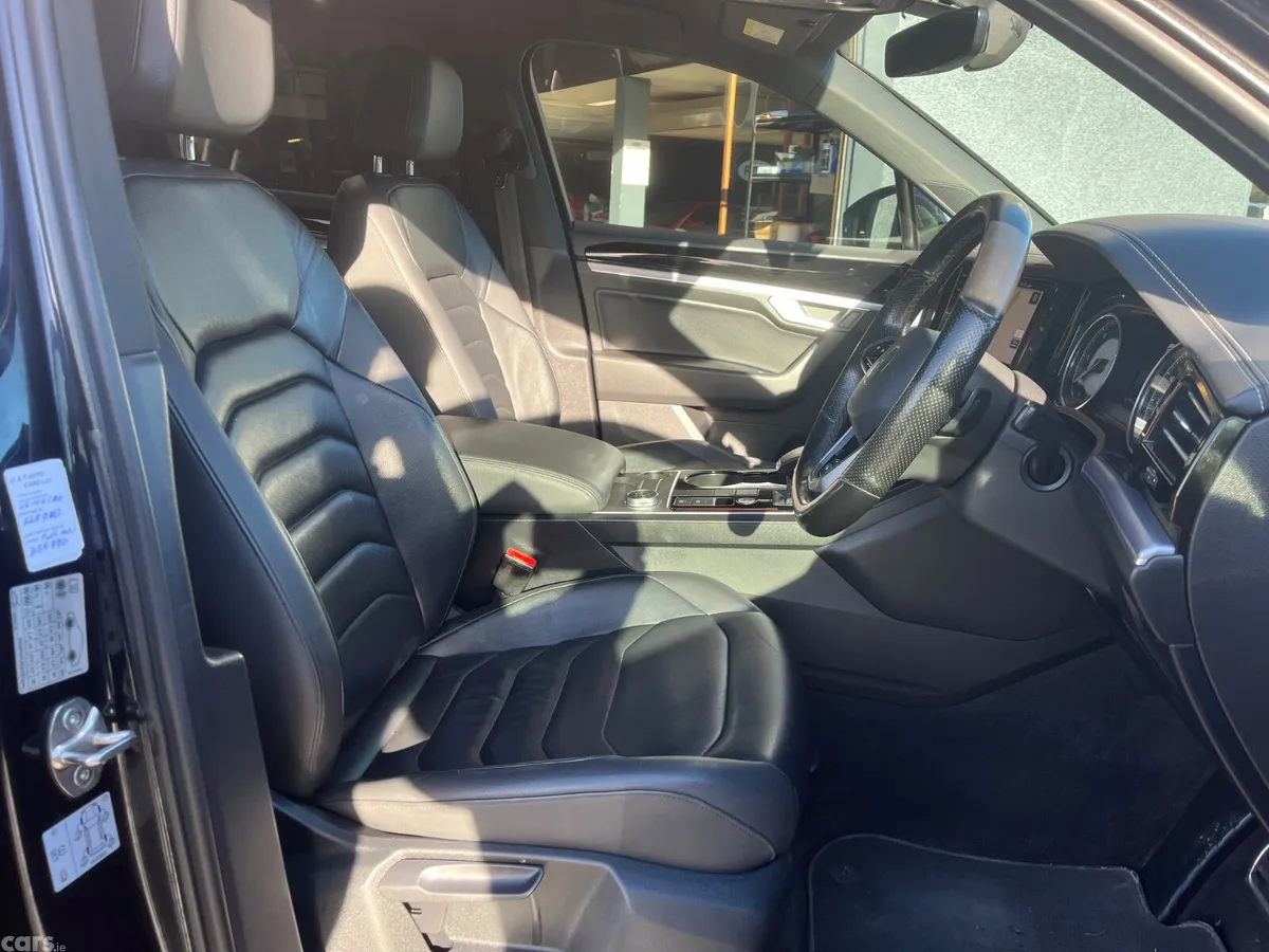 Volkswagen Touareg SUV, Diesel, 2021, Blue