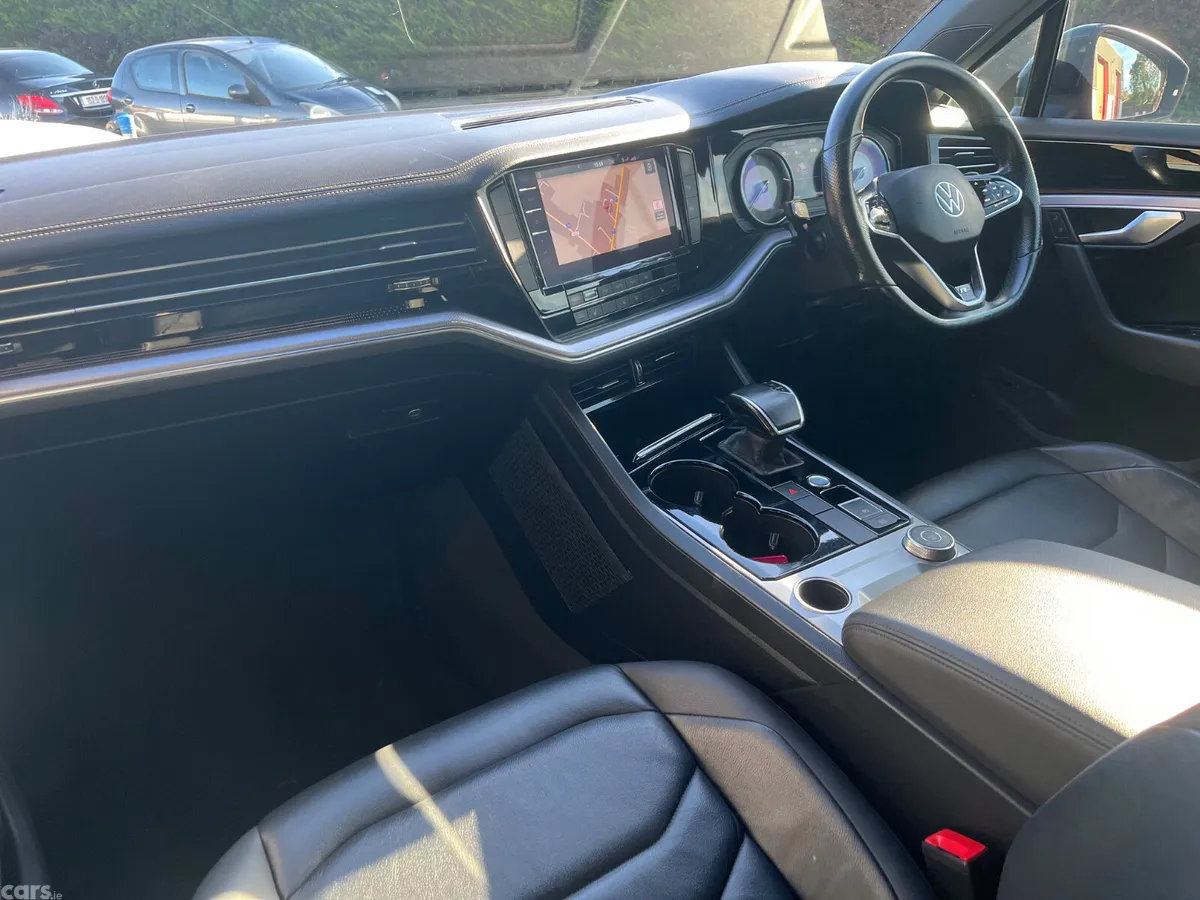 Volkswagen Touareg SUV, Diesel, 2021, Blue