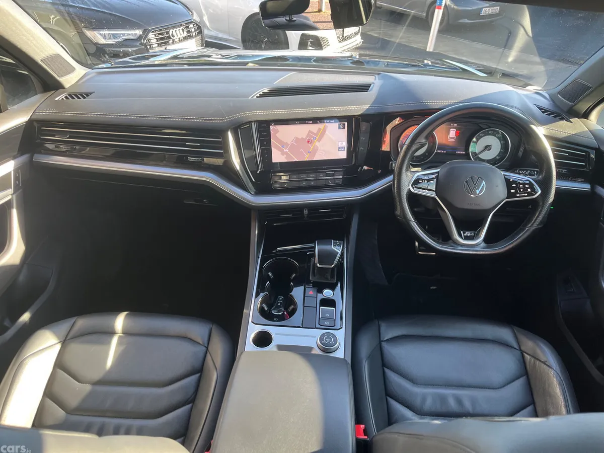 Volkswagen Touareg SUV, Diesel, 2021, Blue